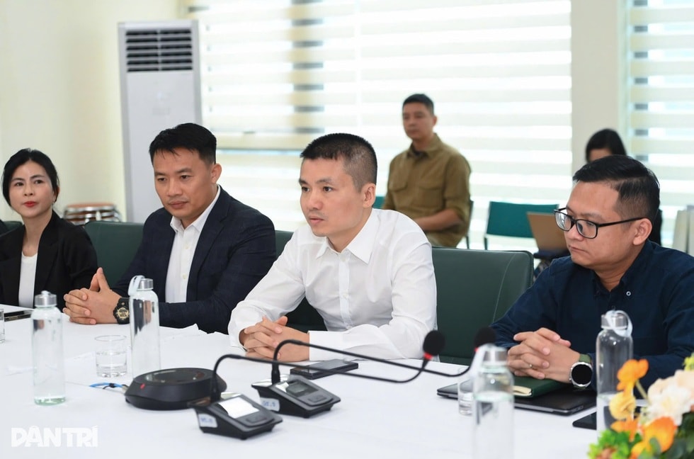 Báo Dân trí tiếp nhận 800 triệu đồng Tổng Công ty May 10 ủng hộ xây cầu - 2