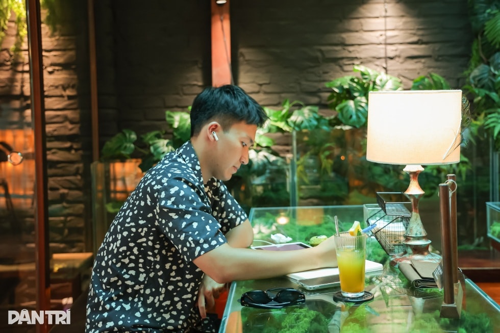 Quán cà phê như khu rừng nhỏ giữa phố Hà Nội, bàn uống nước là bể cá - 7 Quán cà phê như khu rừng nhỏ giữa phố Hà Nội, bàn uống nước là bể cá - 7