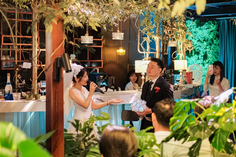 Quán cà phê như khu rừng nhỏ giữa phố Hà Nội, bàn uống nước là bể cá - 6 Quán cà phê như khu rừng nhỏ giữa phố Hà Nội, bàn uống nước là bể cá - 6