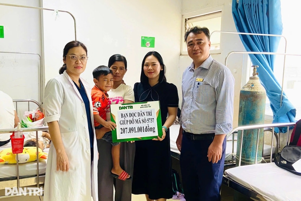 Cậu bé 5 tuổi mắc bệnh hiểm nghèo được bạn đọc hỗ trợ hơn 200 triệu đồng - 1 Cậu bé 5 tuổi mắc bệnh hiểm nghèo được bạn đọc hỗ trợ hơn 200 triệu đồng - 1