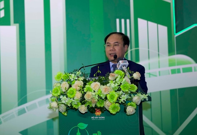 Thứ trưởng Bộ Xây dựng Nguyễn Văn Sinh phát biểu tại hội nghị ngày 29/10. Ảnh: Bộ Xây dựng