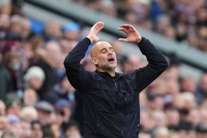 HLV Pep Guardiola phản ứng trong trận Man City thua Aston Villa 0-1 trên sân Villa Park, thành phố Birmingham, Vương quốc Anh, vòng 9 Ngoại hạng Anh ngày 26/10/2025. Ảnh: PA