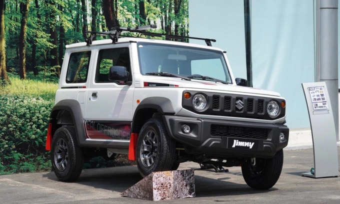 Jimny tại một đại lý ở TP HCM. Ảnh: Phạm Trung