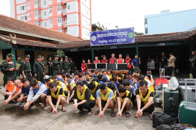 Các nghi phạm bị bắt giữ tại Campuchia. Ảnh: Linh Đan