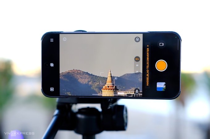 Màn hình phẳng 6,78 inch trên X9 Pro. Ảnh: Tuấn Hưng