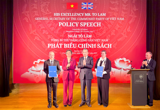 Viện Nghiên cứu Tâm Anh, Đại học Oxford cùng ký Hợp tác triển khai trao đổi đào tạo, nghiên cứu và đổi mới y tế, trước sự chứng kiến của Tổng Bí thư Tô Lâm và Giáo sư Irene Tracey - Phó hiệu trưởng Đại học Oxford. Ảnh: Viện Nghiên cứu Tâm Anh