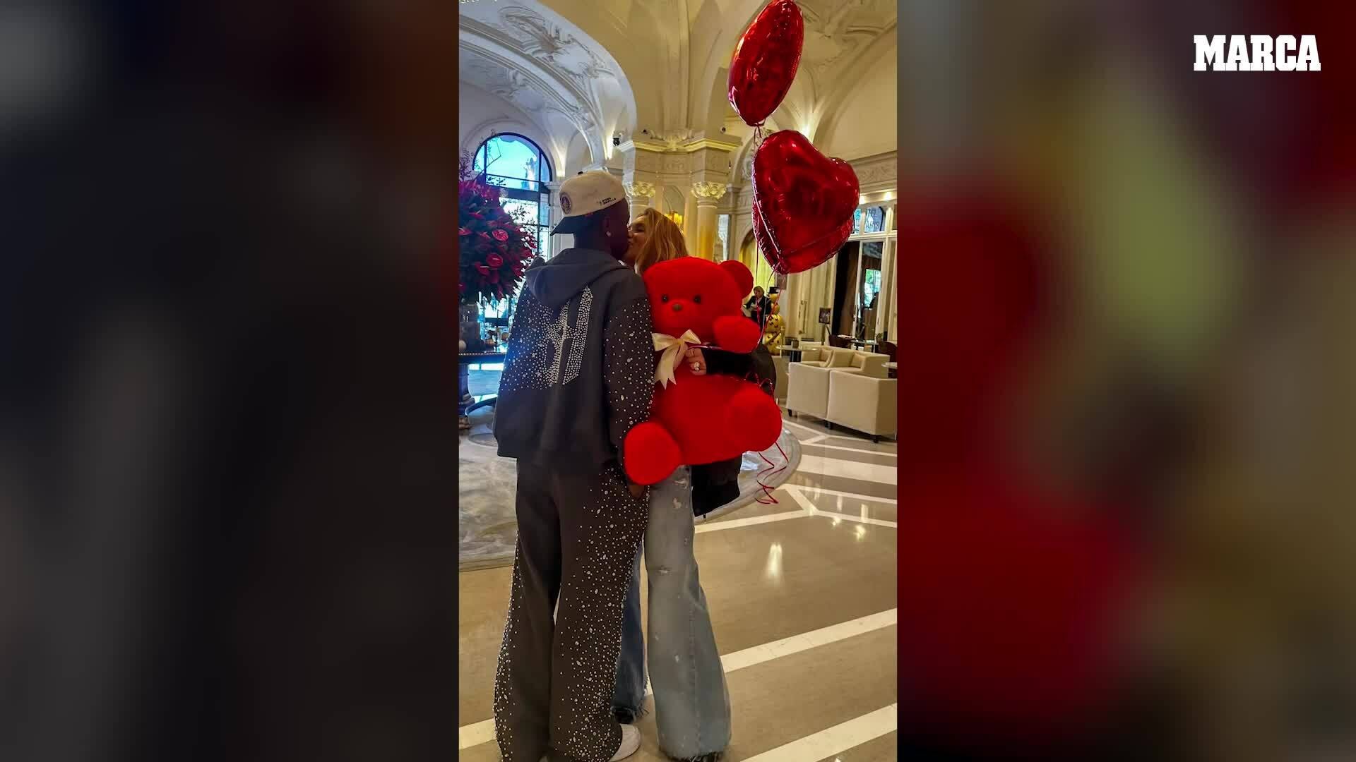 Vinicius công khai bạn gái hơn tuổi Virginia Fonseca