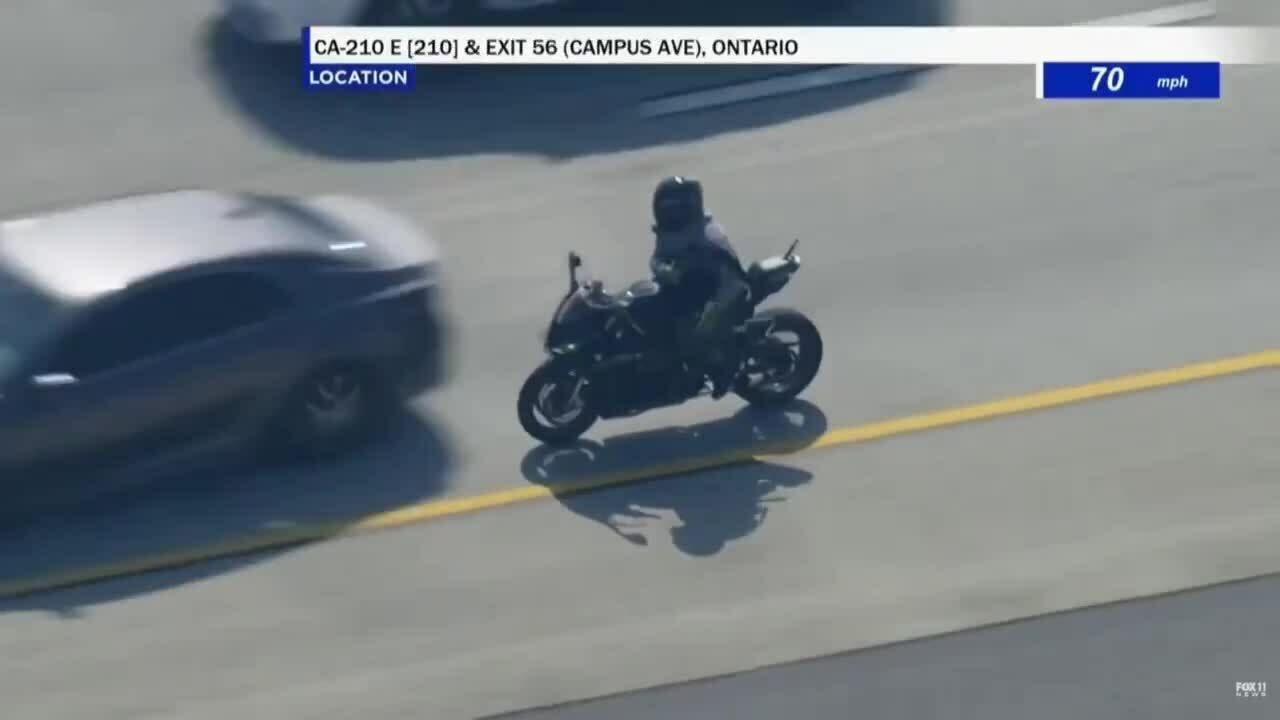 Môtô chạy trốn cảnh sát bị ôtô hích ngã ở tốc độ 110 km/h