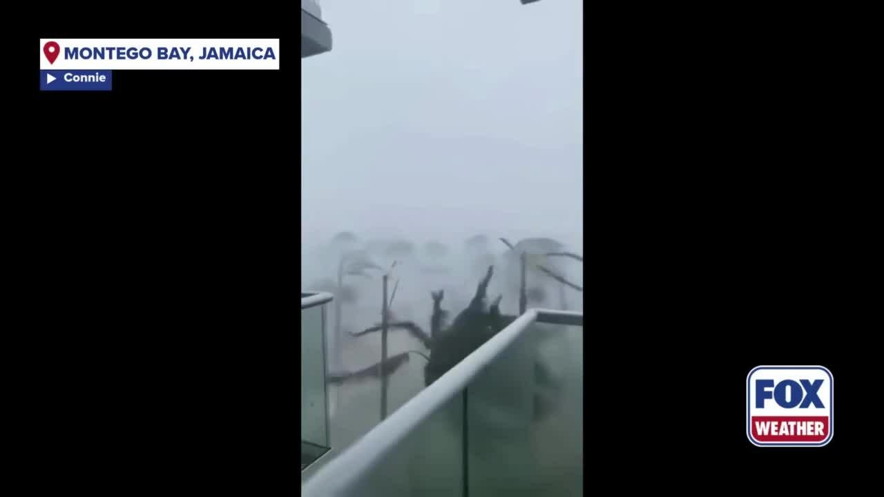 Bão 'quái vật' mạnh nhất thế giới Melissa tàn phá Jamaica