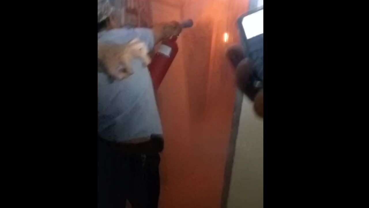 Cháy chung cư ở TP HCM, 3 người kẹt trong thang máy