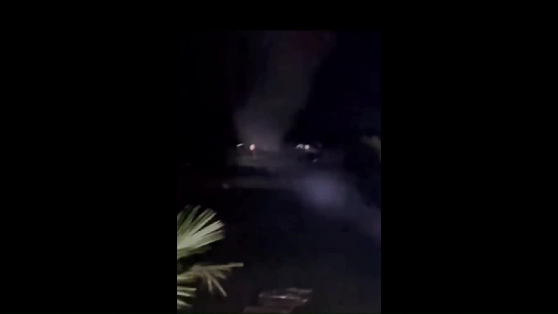 Lốc xoáy thổi bay hàng chục nhà ở Cà Mau