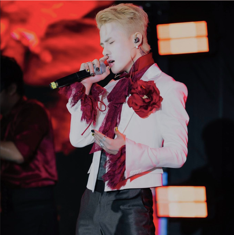 Jack gây tranh cãi về màn biểu diễn hát ca từ phản cảm ngày 16/10 tại Hà Nội.