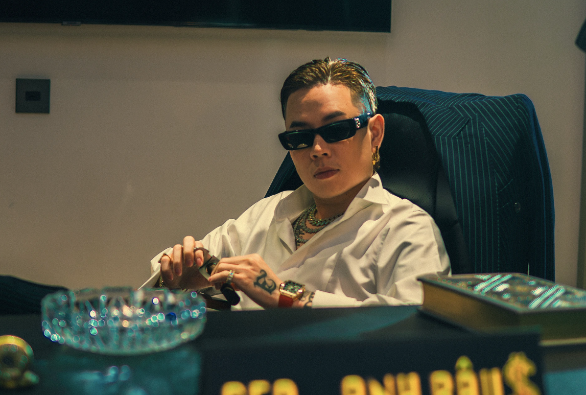 Rapper Andree Right Hand.