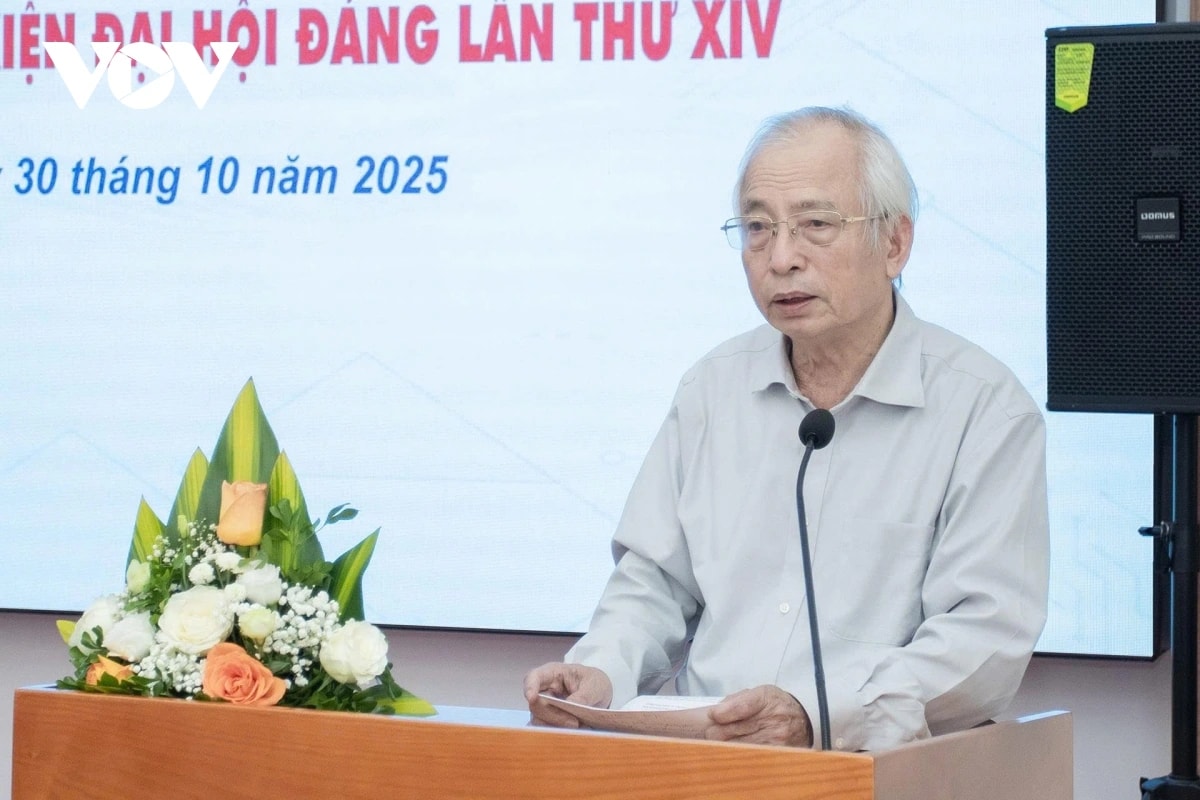 PGS, TS Phạm Duy Đức, nguyên Viện trưởng Viện Văn hóa và Phát triển, Học viện Chính trị quốc gia Hồ Chí Minh phát biểu tại hội thảo.