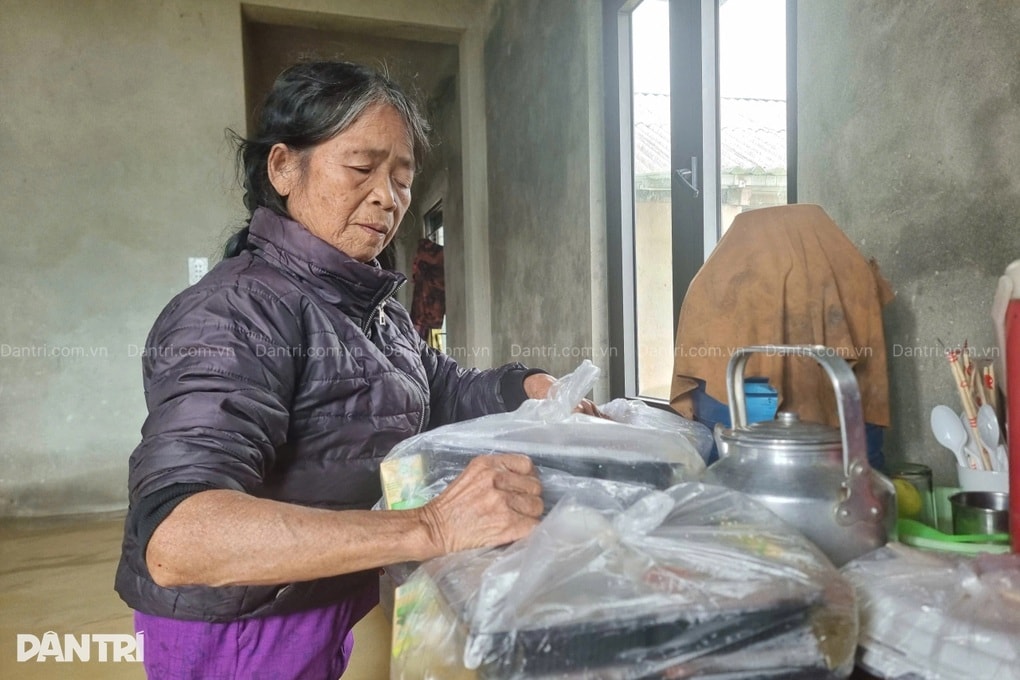 Miền Trung oằn mình trong lũ, nhà sập, người mất, tài sản cuốn trôi - 6 Miền Trung oằn mình trong lũ, nhà sập, người mất, tài sản cuốn trôi - 6