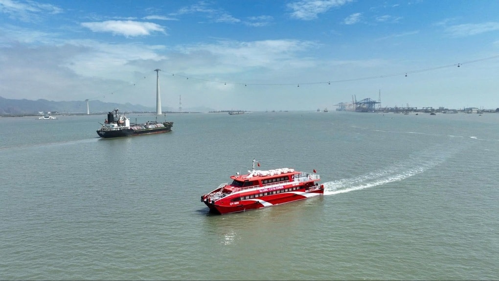 Hạ Long - Cát Bà: Hành trình xanh giữa di sản kép - 1 Hạ Long - Cát Bà: Hành trình xanh giữa di sản kép - 1