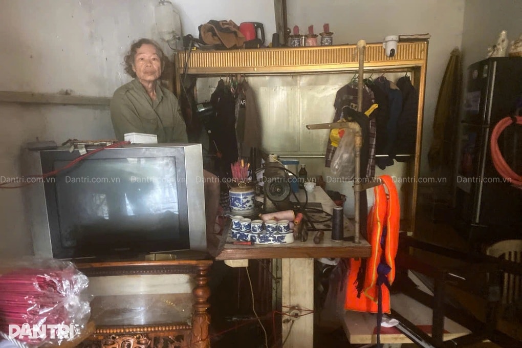 Miền Trung oằn mình trong lũ, nhà sập, người mất, tài sản cuốn trôi - 3 Miền Trung oằn mình trong lũ, nhà sập, người mất, tài sản cuốn trôi - 3