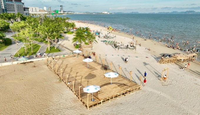 Một góc bãi tắm Marina Bay Hạ Long. Ảnh: Hạ Long Trending