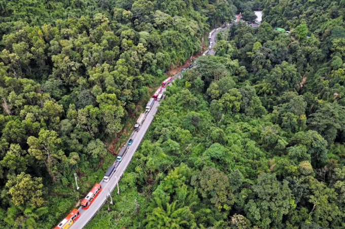 Một đoạn đèo Bảo Lộc nhìn từ trên cao. Ảnh: Trường Hà