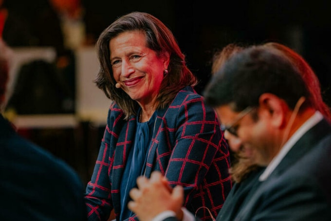 Bà Melissa Fleming - Phó Tổng thư ký Liên Hợp Quốc phụ trách Truyền thông toàn cầu - trong buổi nói chuyện tại Hội sách Frankfurt 2025. Ảnh: Frankfurter Buchmesse