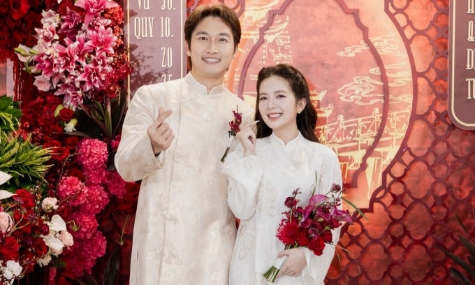 Hai diễn viên diện áo dài trong ngày ăn hỏi. Ảnh: 7799 Wedding Storyteller