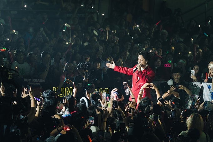 Đăng Khôi giao lưu với khán giả trong tiết mục Cô bé mùa đông. Ảnh: Ban tổ chức cung cấp