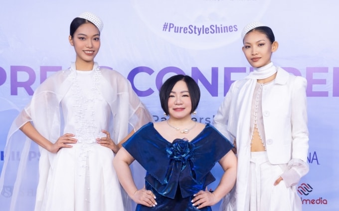 Bà Trang Lê - Chủ tịch tuần thời trang (giữa) bên Quán quân Vietnams Next Top Model 2025 Lại Mai Hoa (trái) và Quán quân The Face Vietnam 2023 Huỳnh Tú Anh trong buổi họp báo. Ảnh: MultiMedia