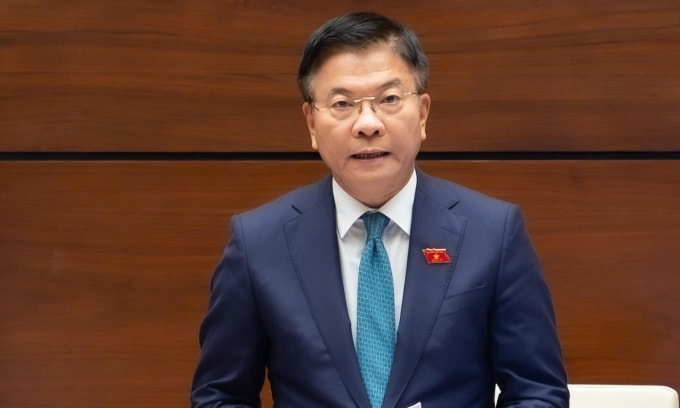 Phó thủ tướng Lê Thành Long phát biểu tại phiên họp Quốc hội chiều 30/10. Ảnh: Media Quốc hội