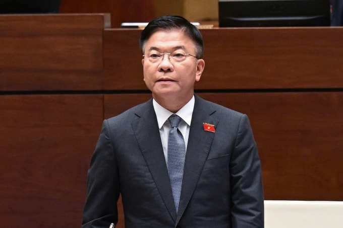 Phó thủ tướng Lê Thành Long phát biểu trước Quốc hội. Ảnh: Media Quốc hội