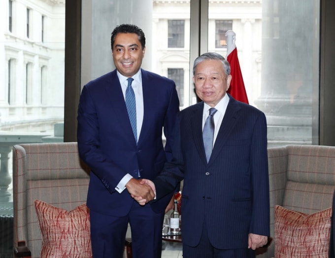 Tổng Bí thư Tô Lâm tiếp ông Saif Malik, Tổng giám đốc Ngân hàng Standard Chartered. Ảnh: TTXVN