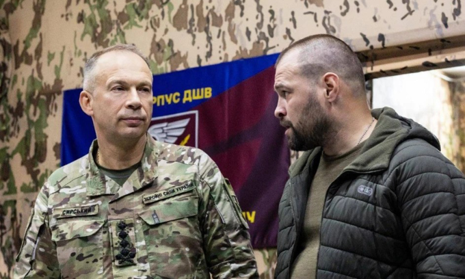 Ông Syrsky (trái) và ông Fatsevych trong ảnh đăng ngày 26/10. Ảnh: Bộ tổng tham mưu quân đội Ukraine