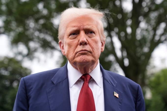 Tổng thống Mỹ Donald Trump trả lời báo giới tại Nhà Trắng ngày 1/8. Ảnh: AP