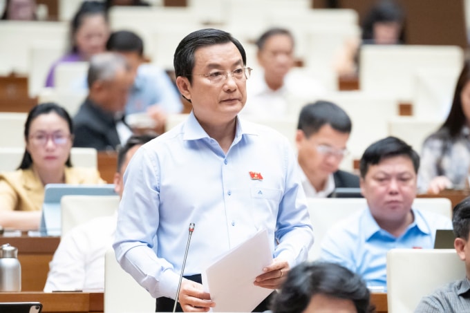 Đại biểu Phạm Trọng Nhân phát biểu sáng 30/10. Ảnh: Media Quốc hội