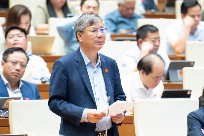 Đại biểu Nguyễn Anh Trí (nguyên Viện trưởng Huyết học Truyền máu Trung ương). Ảnh: Cổng TTĐT Quốc hội