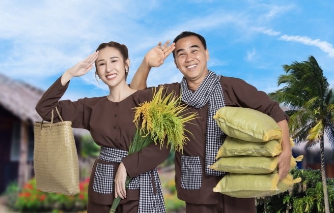 MC Huỳnh Như và Quyền Linh của chương trình Hành trình ước mơ - ứng viên Tổ chức vì cộng đồng. Ảnh: HTV