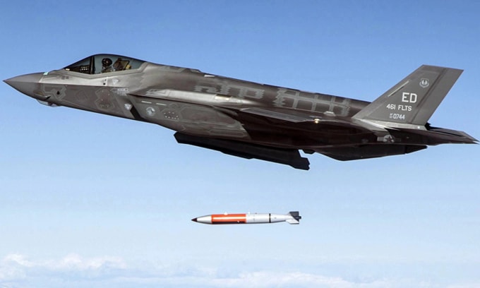 Tiêm kích F-35 Mỹ thả bom hạt nhân chiến thuật B61-12 trong cuộc thử nghiệm năm 2021. Ảnh: JPO