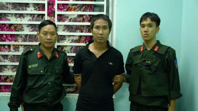 Lê Sỹ Tùng (giữa) bị đề nghị truy tố 4 tội danh. Ảnh: Thái Hà