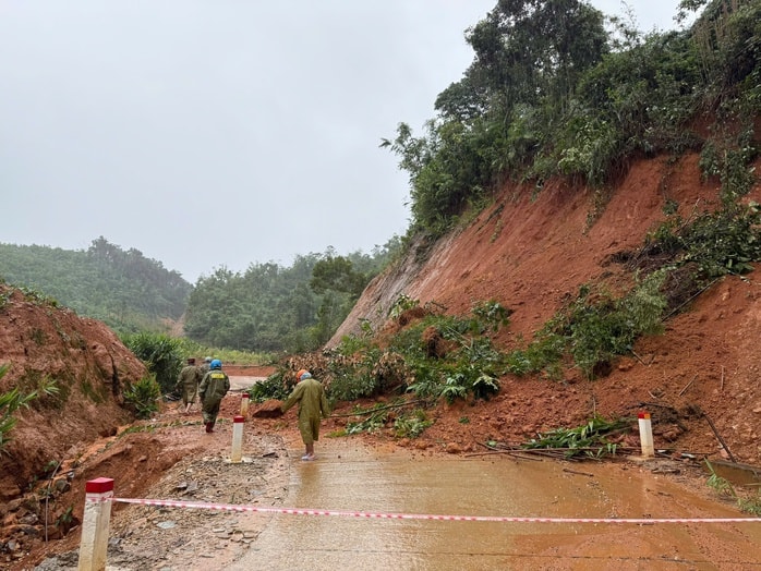 Hạ du Đà Nẵng ngập lụt , thủy điện Sông Tranh 2 xả lũ khẩn cấp - Ảnh 2. Hạ du Đà Nẵng ngập lụt , thủy điện Sông Tranh 2 xả lũ khẩn cấp - Ảnh 2.