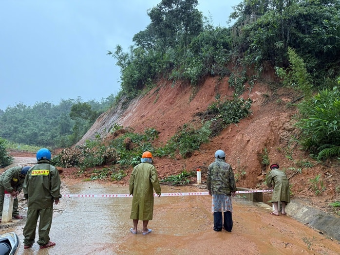 Hạ du Đà Nẵng ngập lụt , thủy điện Sông Tranh 2 xả lũ khẩn cấp - Ảnh 1. Hạ du Đà Nẵng ngập lụt , thủy điện Sông Tranh 2 xả lũ khẩn cấp - Ảnh 1.