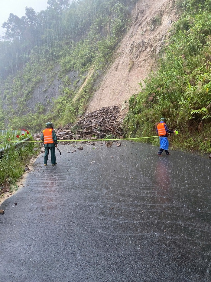 Hạ du Đà Nẵng ngập lụt , thủy điện Sông Tranh 2 xả lũ khẩn cấp - Ảnh 3. Hạ du Đà Nẵng ngập lụt , thủy điện Sông Tranh 2 xả lũ khẩn cấp - Ảnh 3.