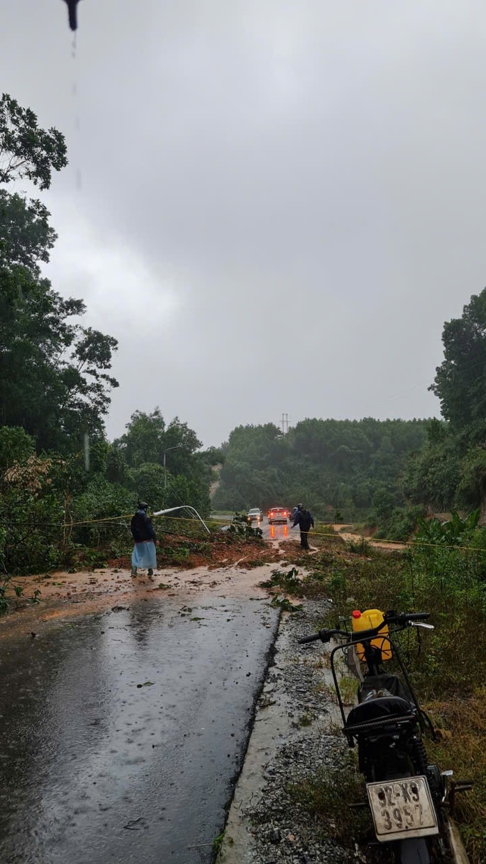 Hạ du Đà Nẵng ngập lụt , thủy điện Sông Tranh 2 xả lũ khẩn cấp - Ảnh 7. Hạ du Đà Nẵng ngập lụt , thủy điện Sông Tranh 2 xả lũ khẩn cấp - Ảnh 7.