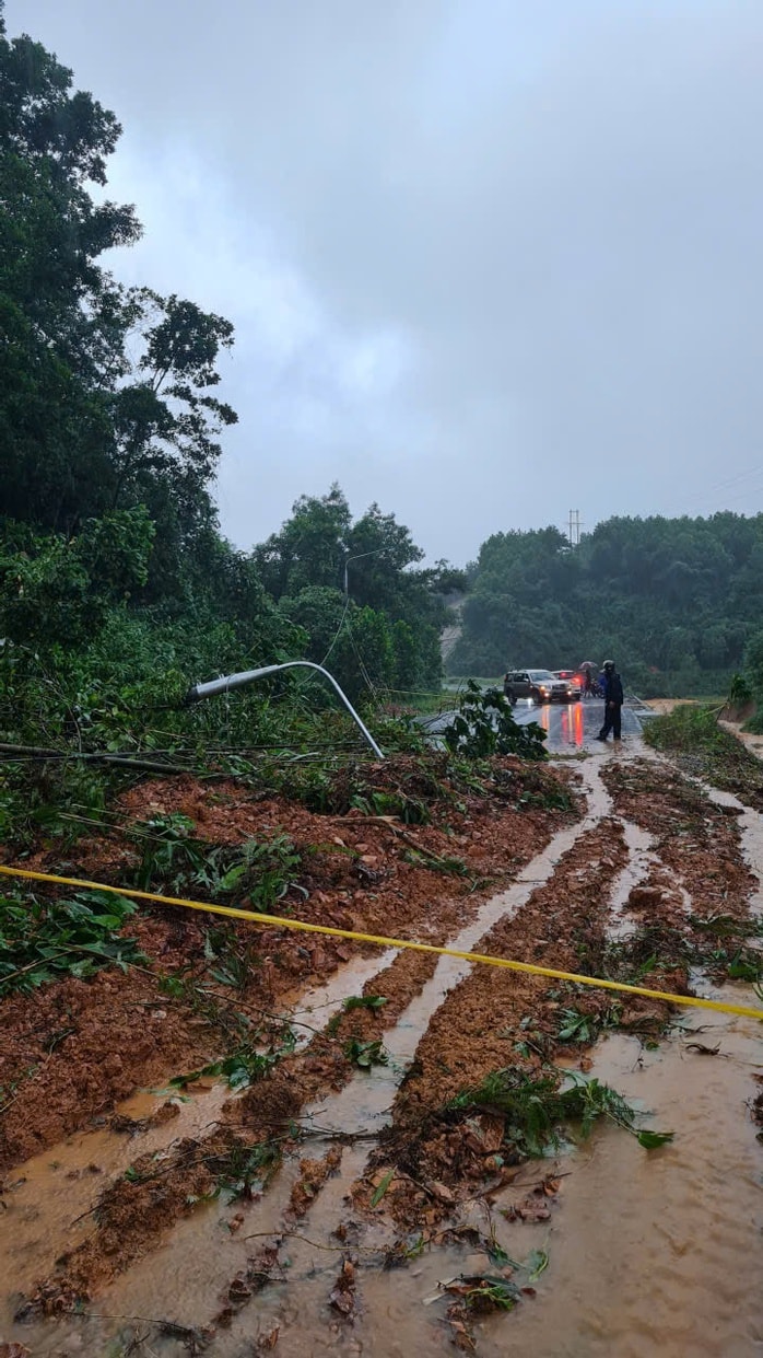 Hạ du Đà Nẵng ngập lụt , thủy điện Sông Tranh 2 xả lũ khẩn cấp - Ảnh 6. Hạ du Đà Nẵng ngập lụt , thủy điện Sông Tranh 2 xả lũ khẩn cấp - Ảnh 6.