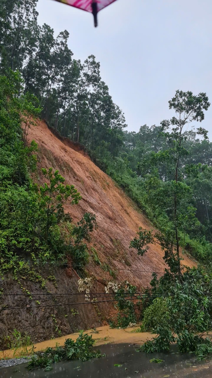 Hạ du Đà Nẵng ngập lụt , thủy điện Sông Tranh 2 xả lũ khẩn cấp - Ảnh 5. Hạ du Đà Nẵng ngập lụt , thủy điện Sông Tranh 2 xả lũ khẩn cấp - Ảnh 5.