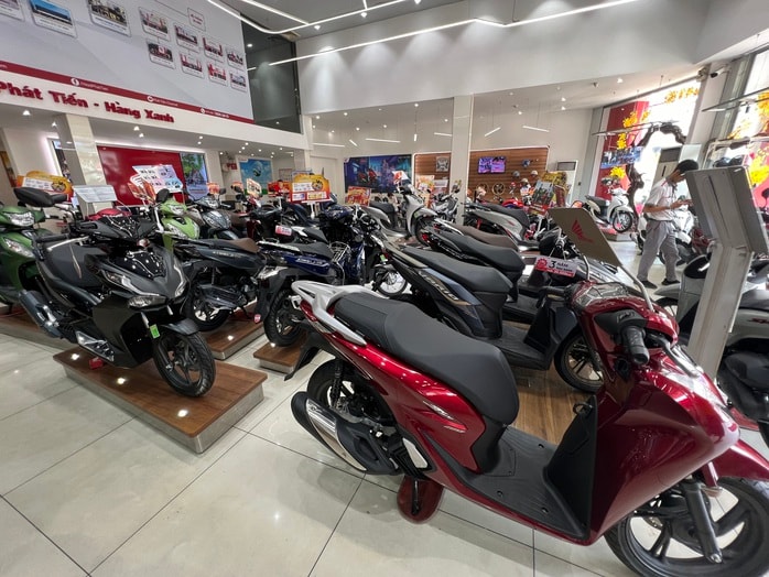 Giá xe máy giảm mạnh cho dù đã qua tháng "cô hồn" - Ảnh 1.