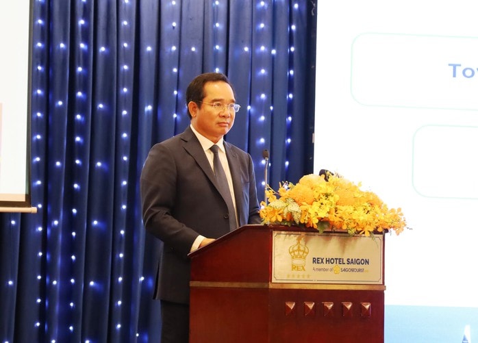 (NLĐO)- Theo Chủ tịch AmCham mức thuế 25% đối với đồ nội thất bọc nệm sẽ tăng lên 30% vào tháng 1 tới, còn thuế đối với tủ bếp sẽ tăng từ 25% lên 50%. - Ảnh 1. (NLĐO)- Theo Chủ tịch AmCham mức thuế 25% đối với đồ nội thất bọc nệm sẽ tăng lên 30% vào tháng 1 tới, còn thuế đối với tủ bếp sẽ tăng từ 25% lên 50%. - Ảnh 1.