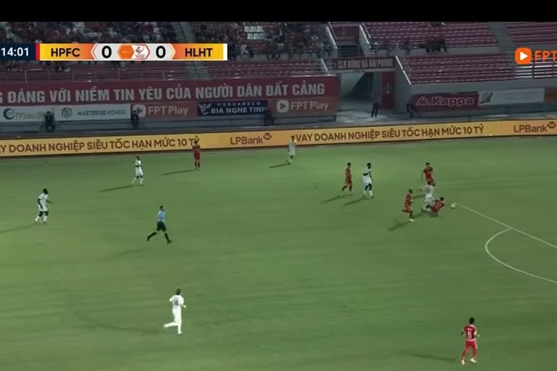 Cần xem xét lại công tác trọng tài trận Hồng Lĩnh Hà Tĩnh gặp Hải Phòng- Ảnh 2. Cần xem xét lại công tác trọng tài trận Hồng Lĩnh Hà Tĩnh gặp Hải Phòng- Ảnh 2.