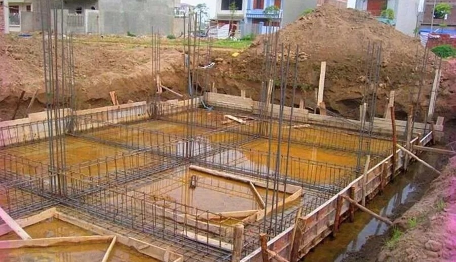 Nên giám sát kỹ công đoạn chống thấm khi xây nhà vào mùa mưa. (Ảnh: Vinavic)