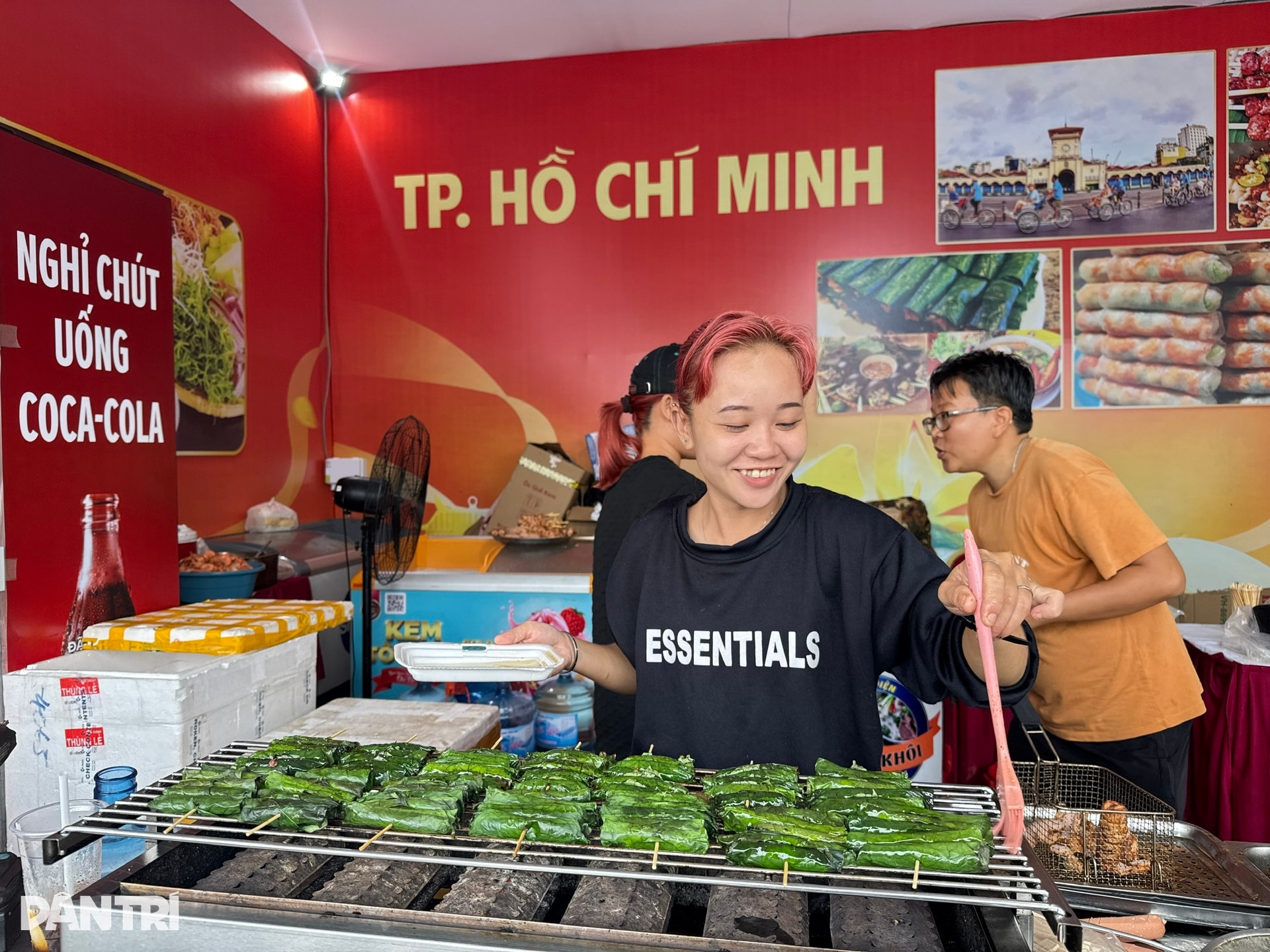 Cầm 200.000 đồng ăn đủ món ngon 3 miền tại Hội chợ Mùa Thu ở Hà Nội - 9 Cầm 200.000 đồng ăn đủ món ngon 3 miền tại Hội chợ Mùa Thu ở Hà Nội - 9