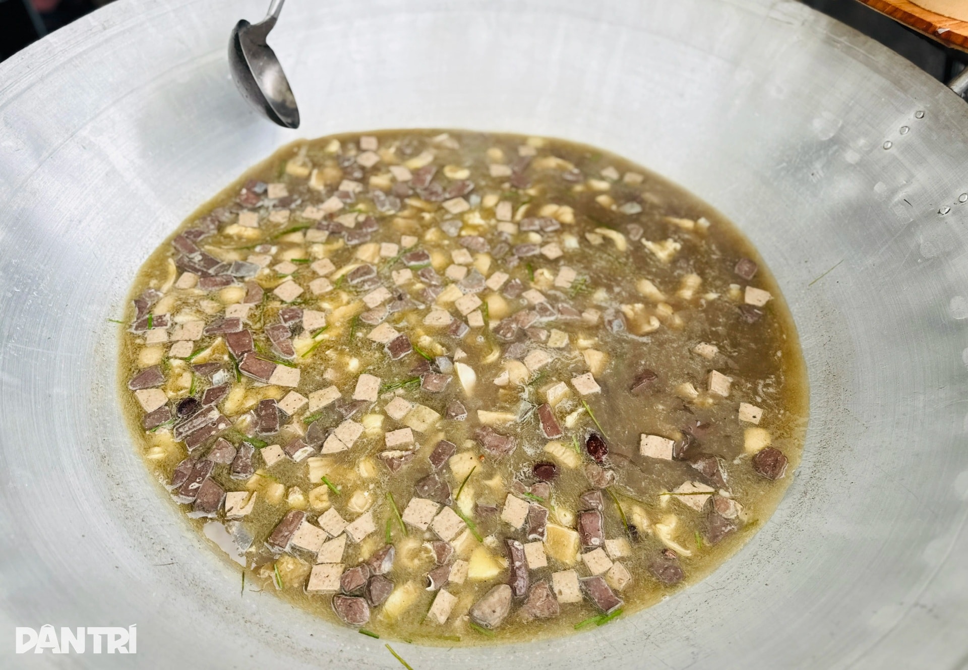 Cầm 200.000 đồng ăn đủ món ngon 3 miền tại Hội chợ Mùa Thu ở Hà Nội - 5 Cầm 200.000 đồng ăn đủ món ngon 3 miền tại Hội chợ Mùa Thu ở Hà Nội - 5