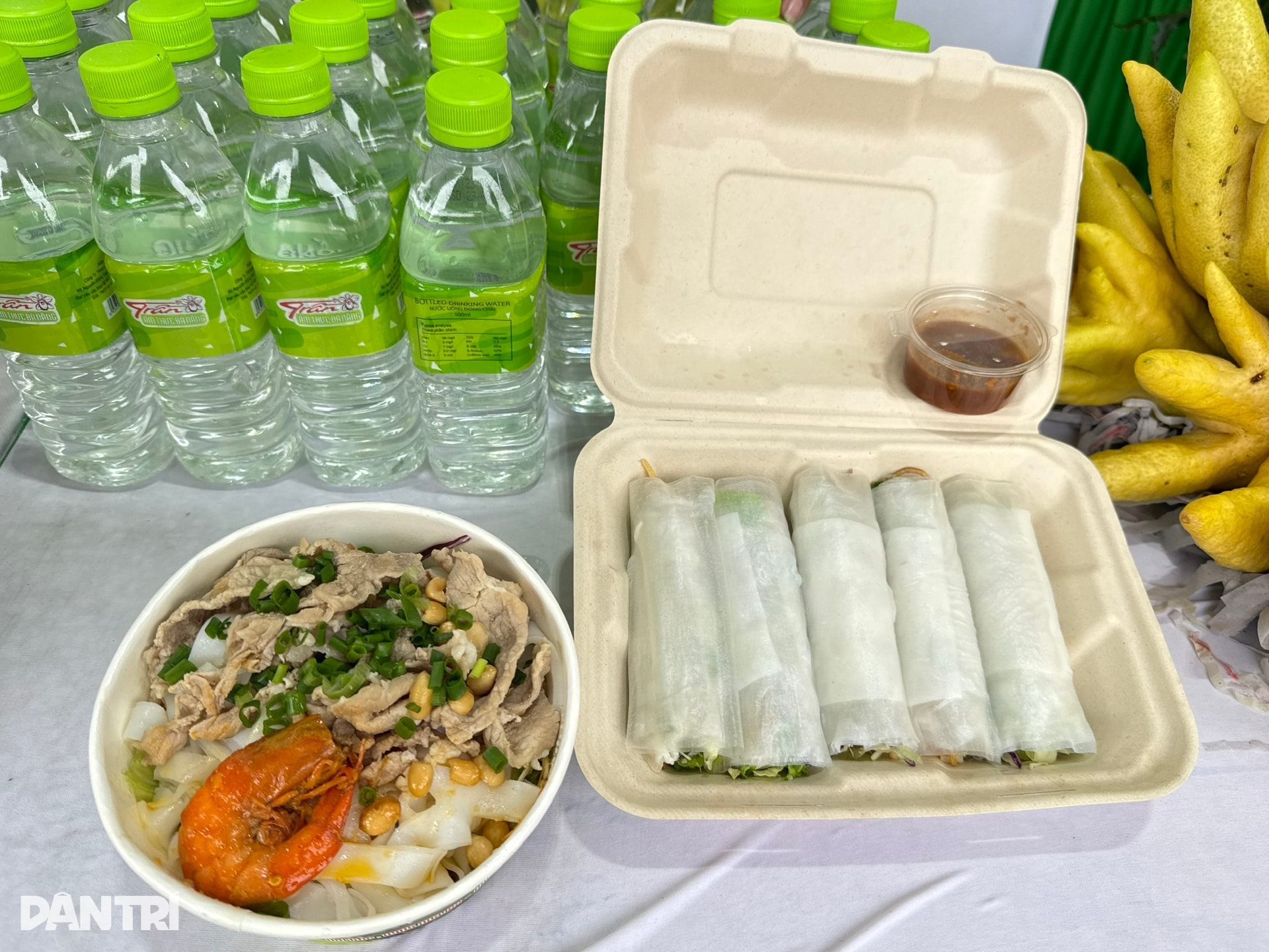 Cầm 200.000 đồng ăn đủ món ngon 3 miền tại Hội chợ Mùa Thu ở Hà Nội - 6 Cầm 200.000 đồng ăn đủ món ngon 3 miền tại Hội chợ Mùa Thu ở Hà Nội - 6